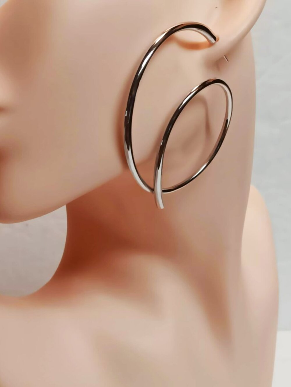 Kendra Scott Keeley rhodium plated hoops.